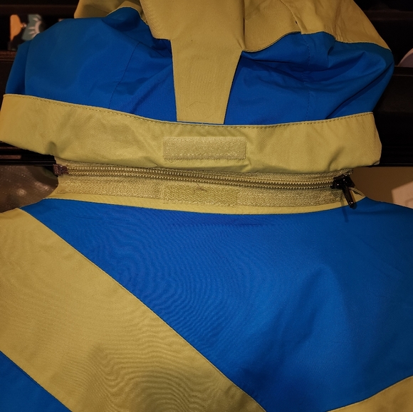 Columbia Ski Jacket - Picture 2 of 13